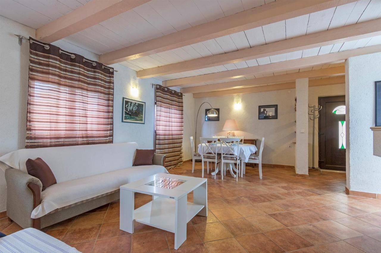 Villa Karina Tar Tar-Vabriga Екстериор снимка