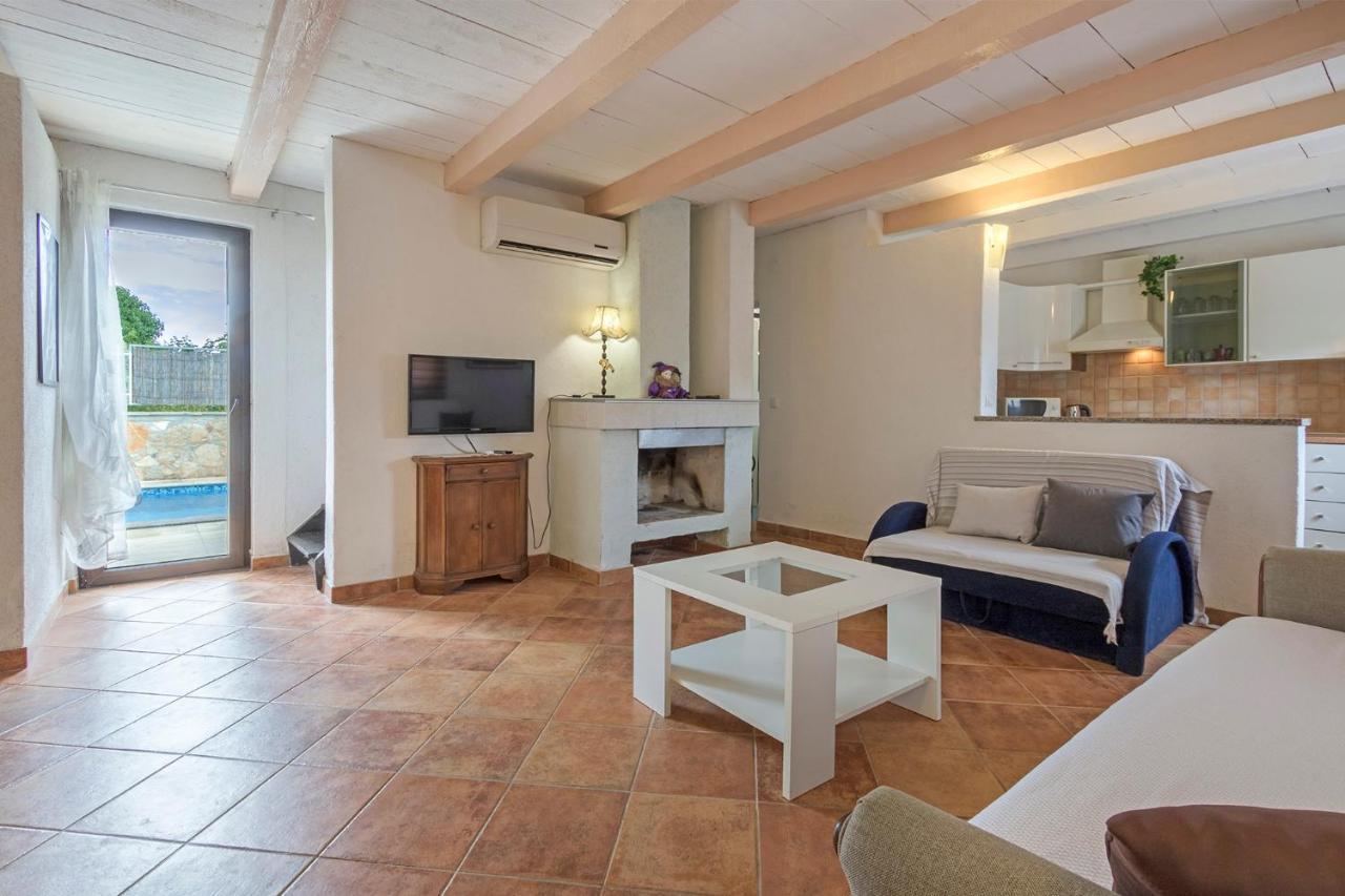 Villa Karina Tar Tar-Vabriga Екстериор снимка